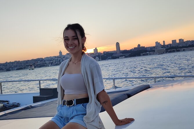 Istanbul Bosphorus Sunset Cruise with Wine on a Luxury Yacht - Maiden’s Tower and the final photographs