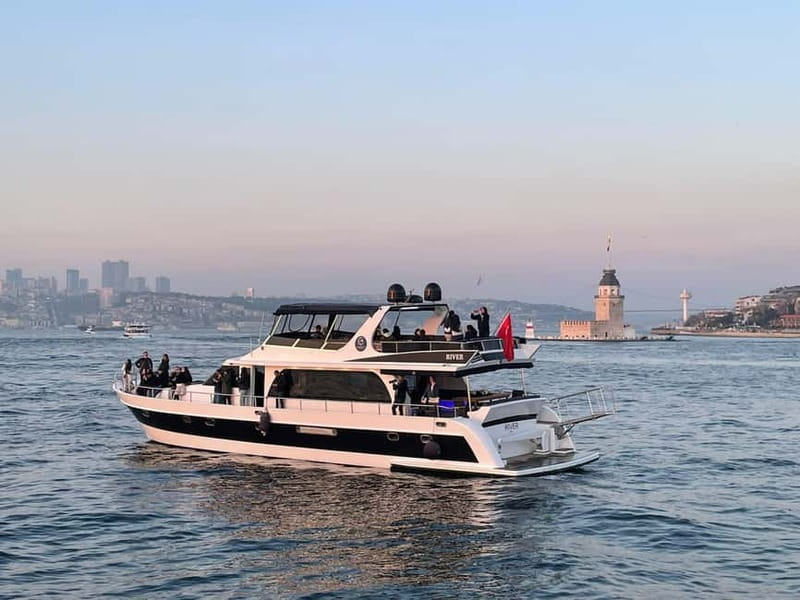 Istanbul: Bosphorus Sunset or Night Yacht Cruise & Transfers - Dolmabahçe to Ortaköy: grand waterfront Istanbul