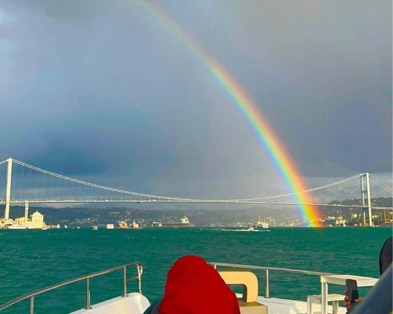 Istanbul: Bosphorus Sunset or Night Yacht Cruise & Transfers - Topkapı Palace, Galata Bridge, and Galataport