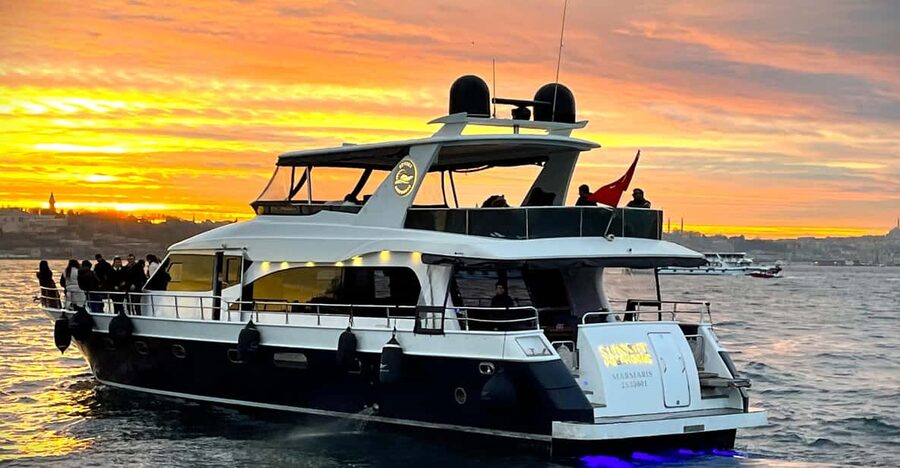 Istanbul: Bosphorus Sunset Yacht Cruise with Live Guide - Cool evenings, seating, and useful packing advice