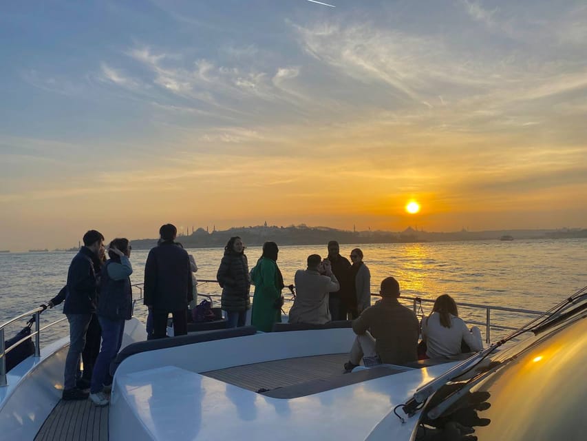 Istanbul: Bosphorus Sunset Yacht Cruise with Live Guide - Boarding near Kabataş
