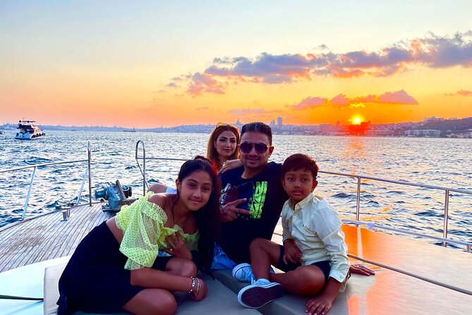 Istanbul Bosphorus Sunset Yacht Cruise With Live Guide And Snacks - Beylerbeyi Palace, Maiden’s Tower, and Galata Tower