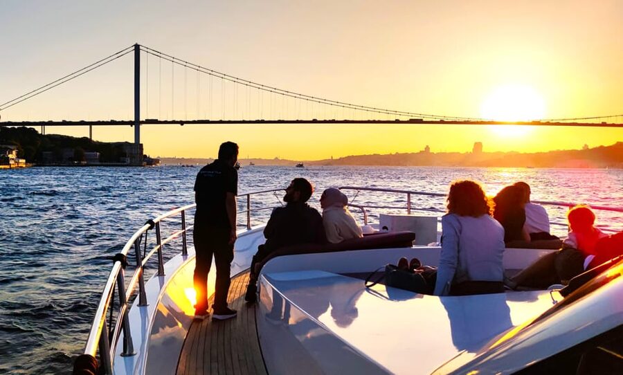 Istanbul: Bosphorus Sunset Yacht Cruise with Live Guide - Inside the 25-meter yacht