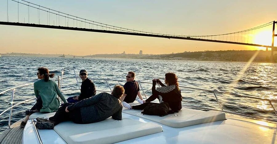Istanbul: Bosphorus Yacht Cruise at Sunset with Snacks - Why the Bosphorus is Istanbul’s best evening viewpoint