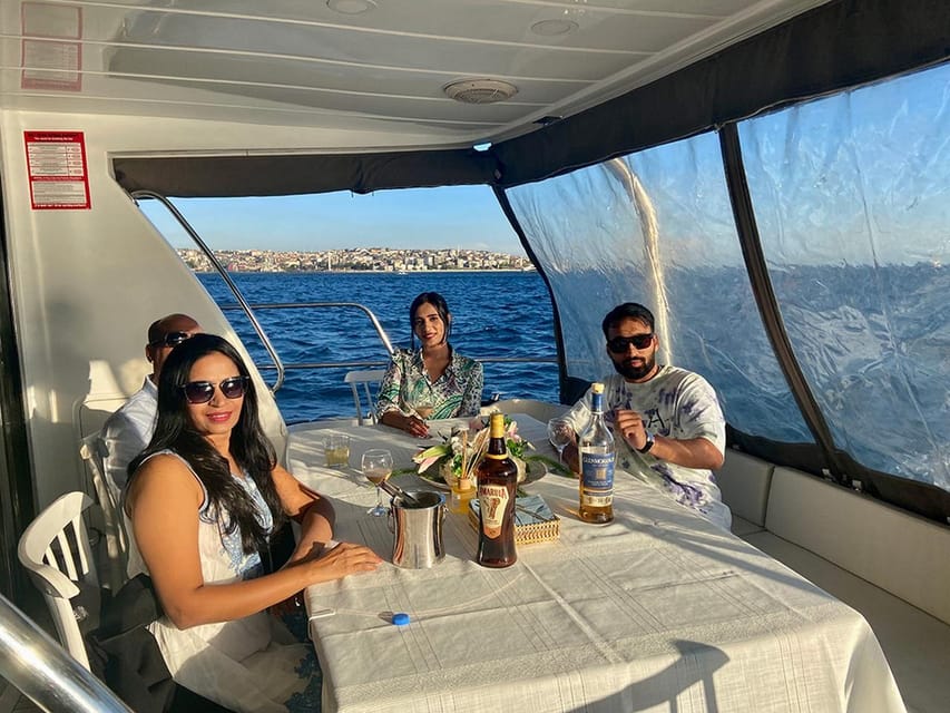 Istanbul: Bosphorus Yacht Cruise at Sunset with Snacks - Small-group comfort versus large-boat sightseeing