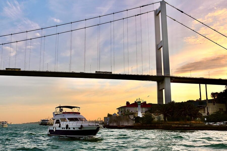 Istanbul: Bosphorus Yacht Cruise at Sunset with Snacks - Who will enjoy this cruise most