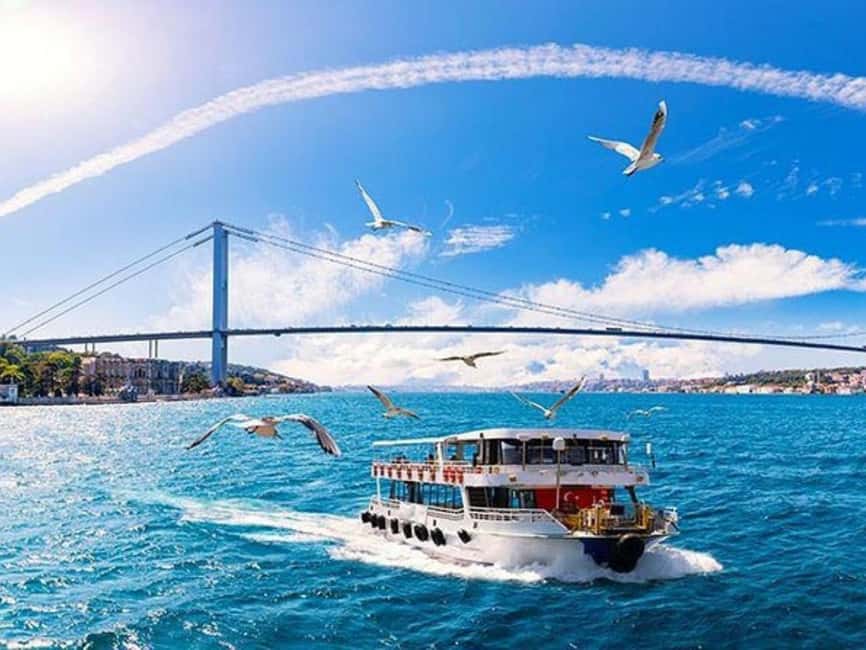 Istanbul: Bosphorus Yacht Cruise with Golden Horn View - The open Bosphorus and the 15-minute break