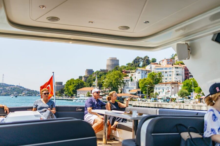 Istanbul: Bosphorus Yacht Cruise with Stopover on Asian Side - Why the Bosphorus is the right place to begin