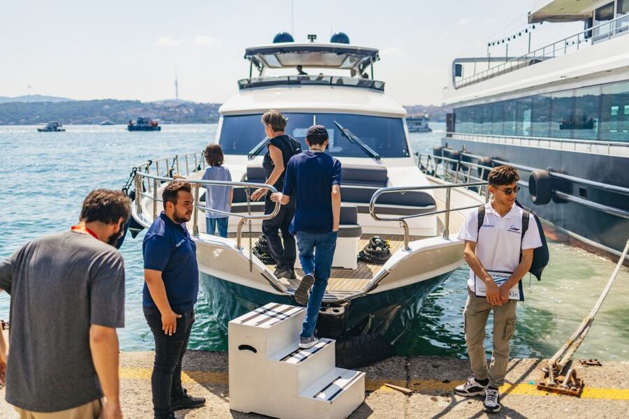 Istanbul: Bosphorus Yacht Cruise with Stopover on Asian Side - Arnavutkoy, Bebek, and the city’s expensive side