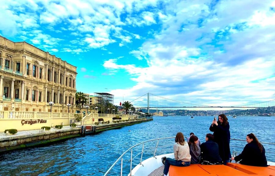 Istanbul: Daytime Bosphorus Yacht Cruise with Fruit & Snacks - Timing, communication, and cancellation