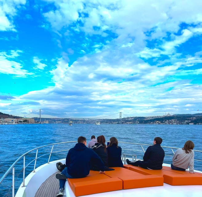 Istanbul: Daytime Bosphorus Yacht Cruise with Fruit & Snacks - What you eat and drink on board