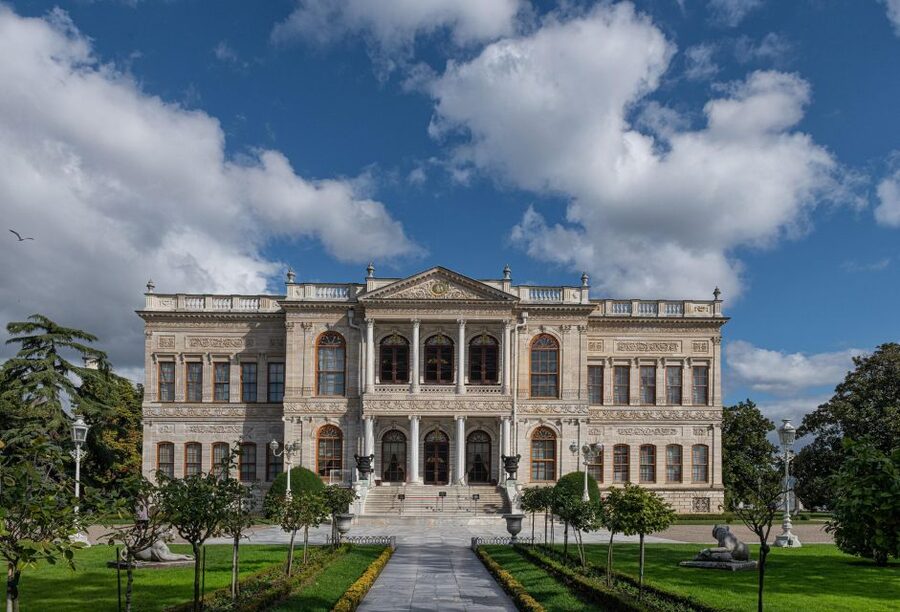 Istanbul: Dolmabahce Palace Tour and Bosphorus Yacht Cruise - Starting beside Dolmabahce Mosque