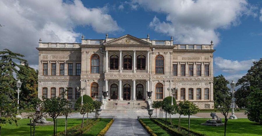 Istanbul: Dolmabahce Palace Tour and Bosphorus Yacht Cruise - Inside the 285-room Dolmabahce Palace
