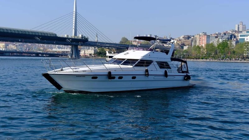 Istanbul: Luxury Yacht on Bosphorus - What the one-hour yacht ride is really like