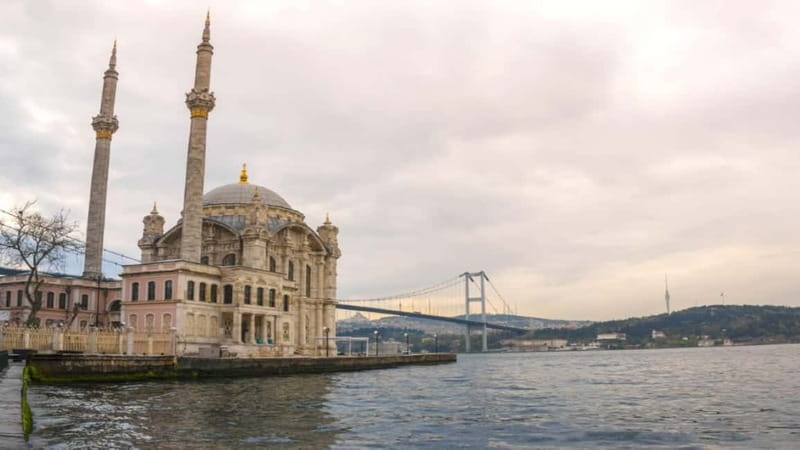 Istanbul: Luxury Yacht on Bosphorus - Maiden’s Tower and the Asian shore