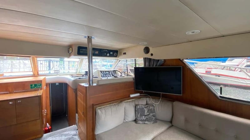 Istanbul: Luxury Yacht on Bosphorus - Inside the yacht: comfort without overdoing it