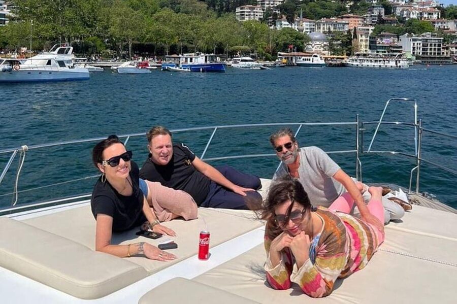 Istanbul: Luxury Yacht Tour at Sunset w Snacks - Should you book it?