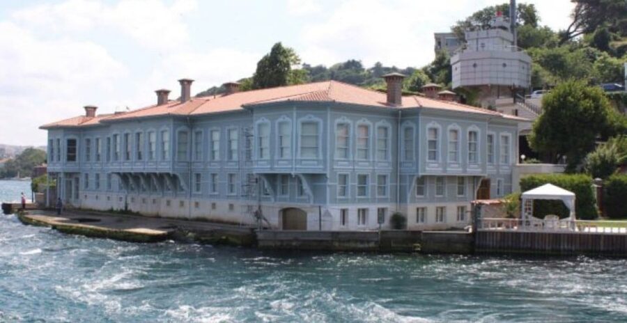 Istanbul: Private Bosphorus Cruise By Luxury Yacht - Private yacht comfort, guide choices, and the view