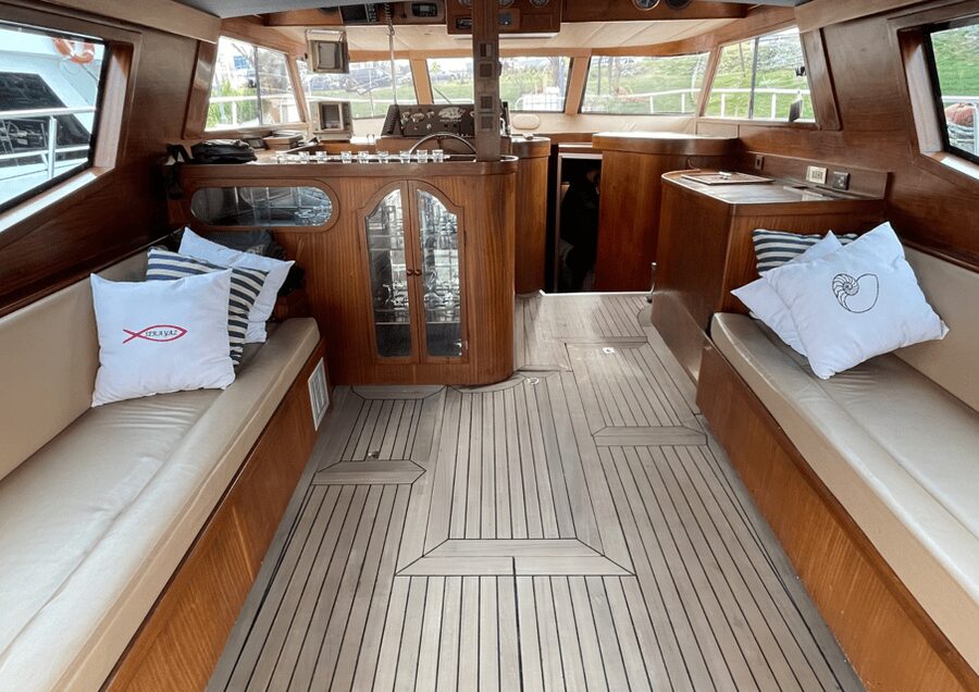 Istanbul: Private Bosphorus Cruise on Luxury Yacht - Meeting near Karaköy and starting on time