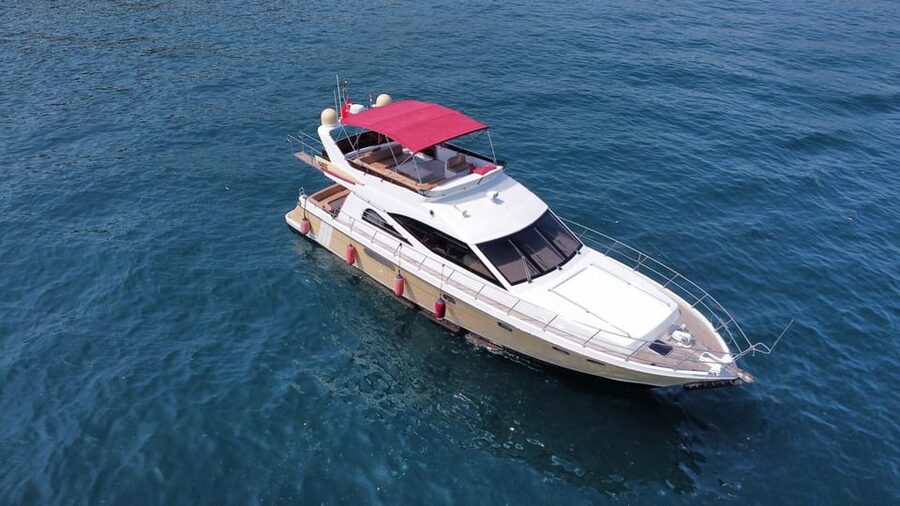 Istanbul: Private Bosphorus Strait Sightseeing Yacht Cruise - The European shore: palaces, fortresses, and the city skyline