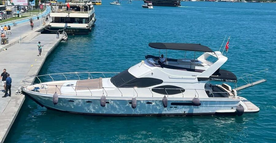 Istanbul: Private Bosphorus Strait Sightseeing Yacht Cruise - Best time to use the sundeck