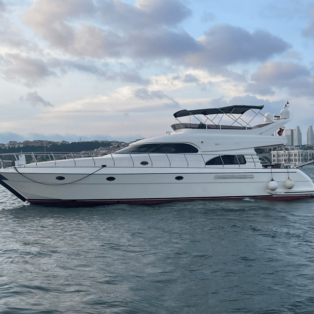 İstanbul: Private Bosphorus Tour On Luxury Yacht Pre#2 - Comfort, service, and the private-group advantage