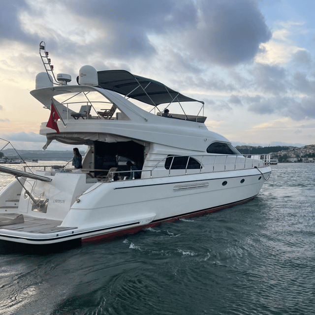 İstanbul: Private Bosphorus Tour On Luxury Yacht Pre#2 - From Balat Parkı toward Galata and Karaköy