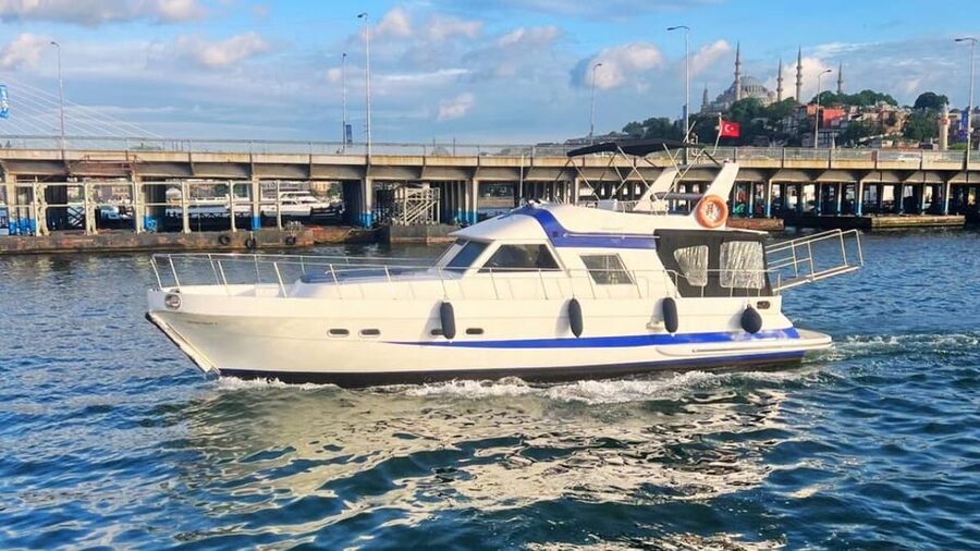 İstanbul:Private Luxury Yacht on Bosphorus 14 Meter(46 feet) - Key points to know before booking