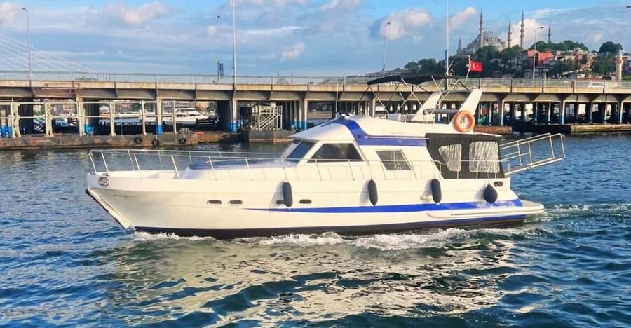 İstanbul:Private Luxury Yacht on Bosphorus 14 Meter(46 feet) - Galata Tower and Galataport from the water