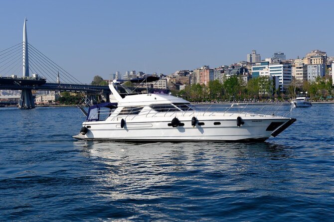 Istanbul Private Luxury Yacht on Bosphorus - Thirty minutes along the European shore