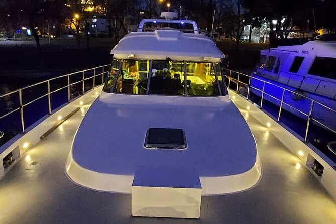 Istanbul Private Yacht Tour - 2 Hours - Dolmabahçe, Ortaköy, and the first bridge