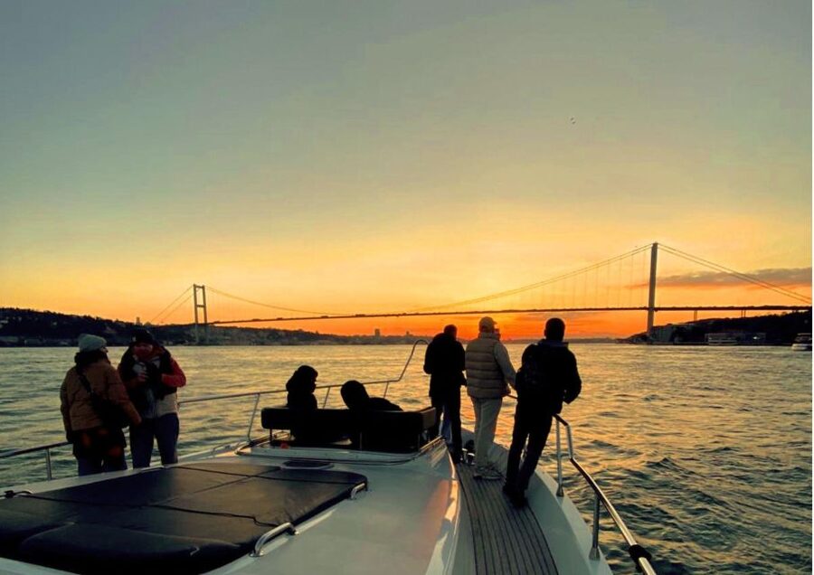 Istanbul: Small-Group Luxury Yacht Sunset Cruise w/ Snacks - Boarding at Karaköy