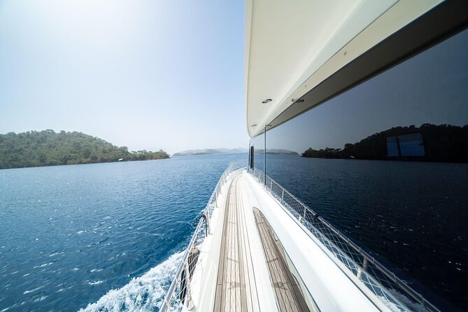 Istanbul: Small-Group Yacht Cruise with Snacks, Sunset or Daytime - Why the Bosphorus is the right place to see Istanbul
