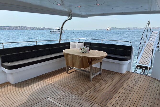 Istanbul: Small-Group Yacht Cruise with Snacks, Sunset or Daytime - Maiden’s Tower and the return toward the old city