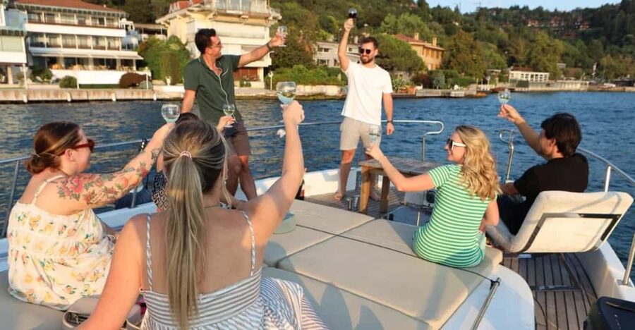 Istanbul: Small Group Yacht Tour with Unlimited Wine - Küçüksu Palace and the northern turn