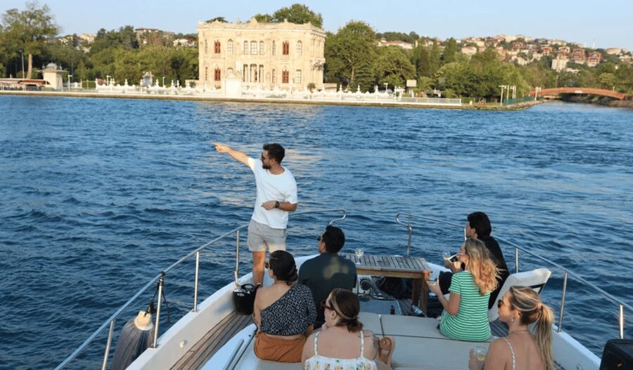 Istanbul: Small Group Yacht Tour with Unlimited Wine - Hagia Sophia and the historic peninsula from the water