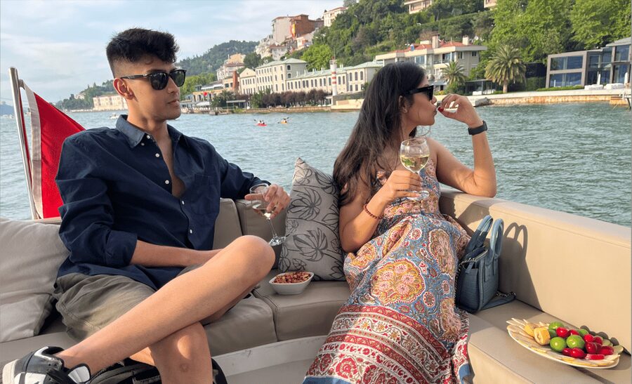 Istanbul: Small Group Yacht Tour with Unlimited Wine - Simon, Georgina, and the style of guiding