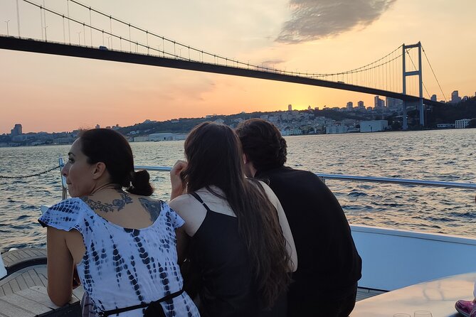 Istanbul Sunset Cruise on Luxury Yacht - Guided Group Cruise - Üsküdar and the Maiden’s Tower