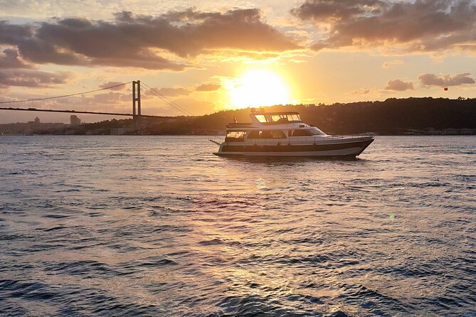 Istanbul Sunset Cruise With Luxury Yacht On Bosphorus - Asian shore: fortresses, pavilions, and waterfront mansions