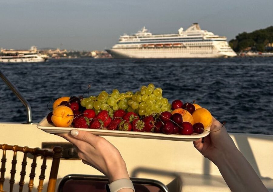 Istanbul: Sunset or Day Small-Group Yacht Cruise with Snacks - Beylerbeyi Palace and the Asian shore