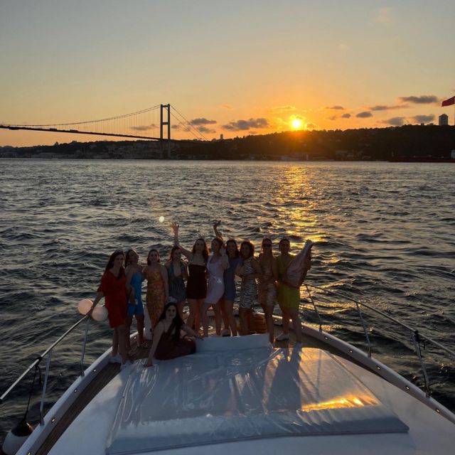 Istanbul: Sunset or Day Small-Group Yacht Cruise with Snacks - What is served on board
