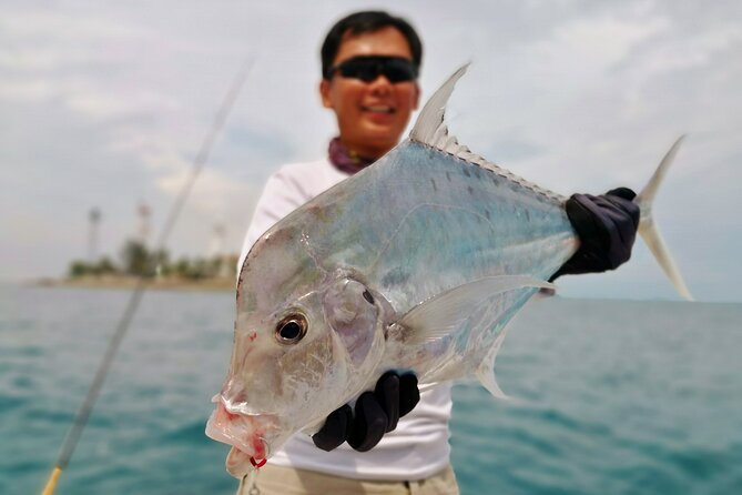 Join-in Yacht Fishing at the Southern Islands of Singapore - What the guide support means for beginners