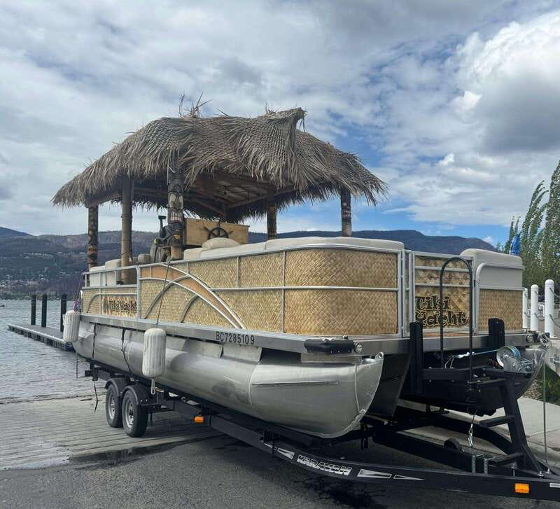 Kelowna: Tiki Party Yacht Rental - A Tiki yacht built for private time on Kelowna’s water
