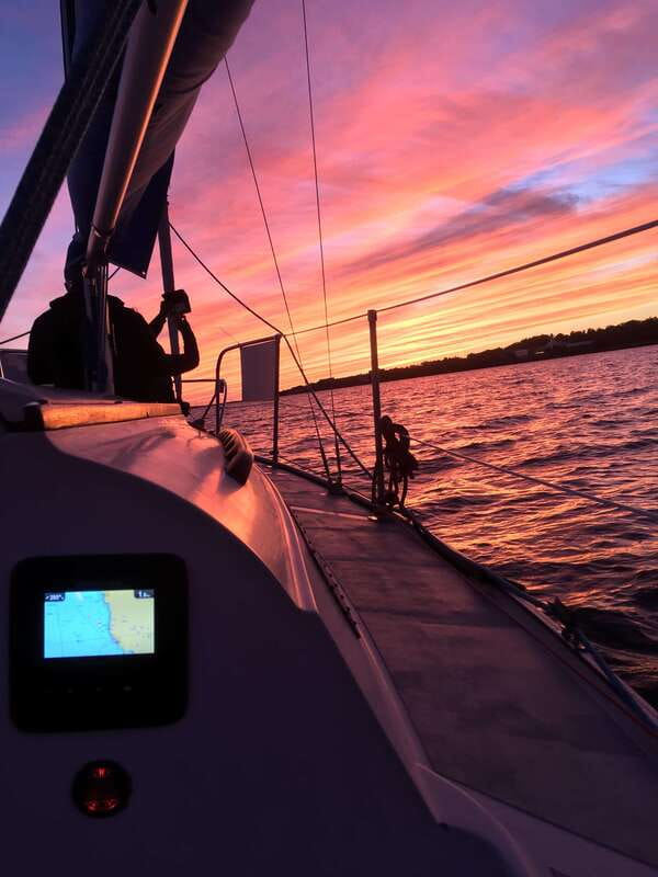 Kingston: Skippered Sailing Charter - Setting out from Ahoy Rentals on Ontario Street
