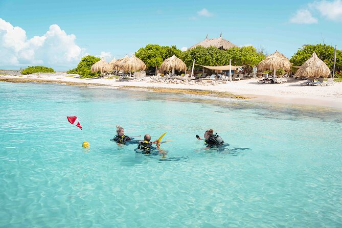 Klein Curacao Superyacht and Beach house - Walking to the pink lighthouse and shipwreck