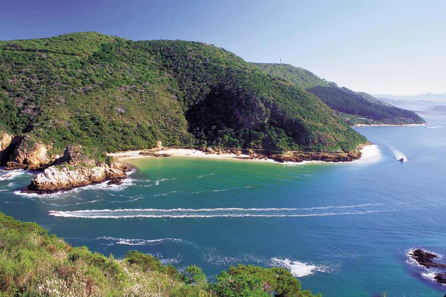 Knysna: Luxury Catamaran Marine Adventure Tour - Reaching the Knysna Heads