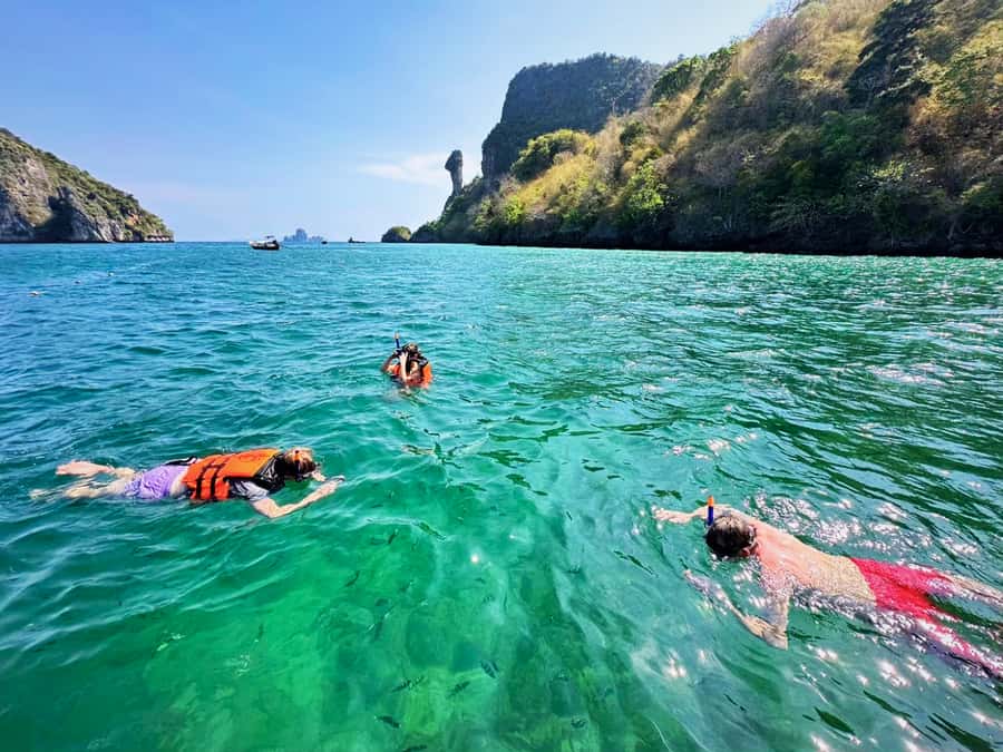Krabi: Luxury Boat 7 Island Sunset With BBQ & Plankton Tour - Thale Waek and three islands joined by sand