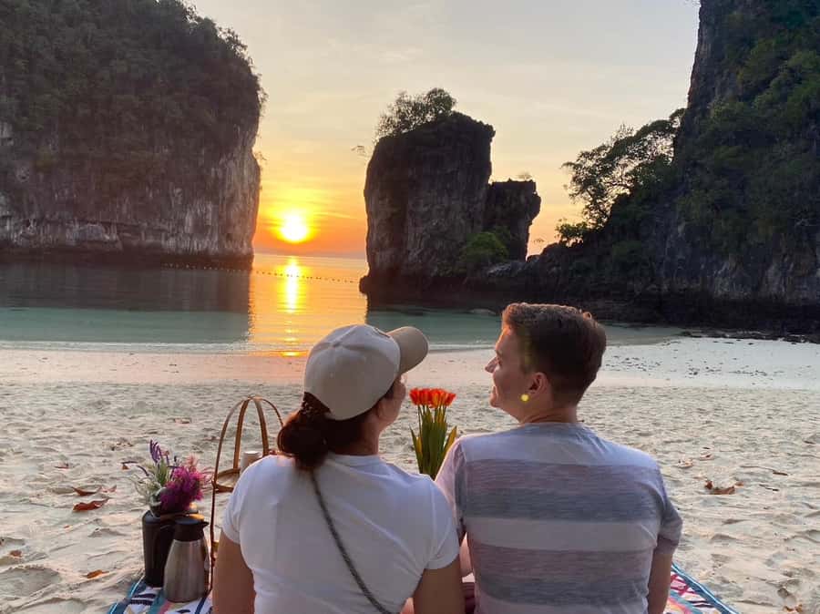 Krabi: Private Luxury Boat to Hong Islands Sunrise & Picnic - Why the 5 a.m. pickup is worth considering