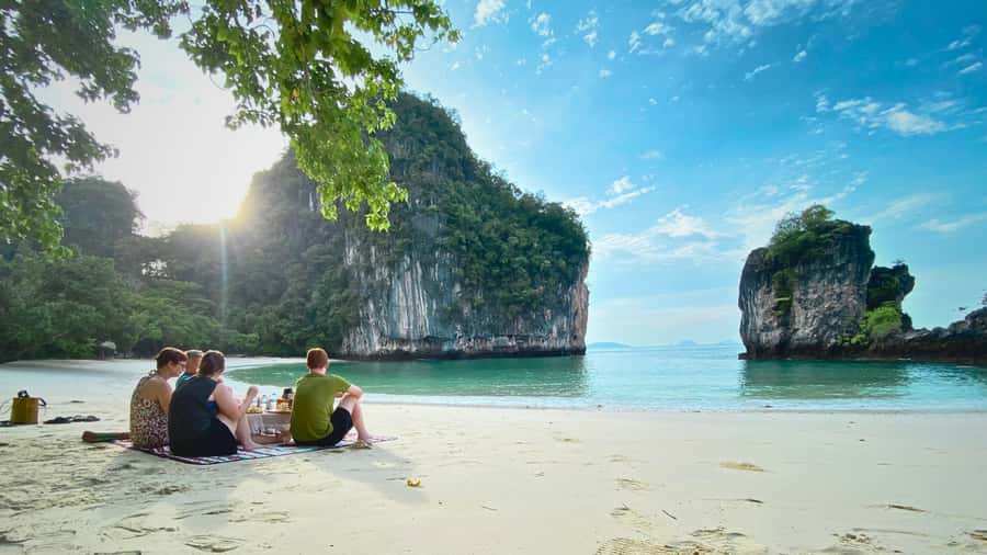 Krabi: Private Luxury Boat to Hong Islands Sunrise & Picnic - Pak Bia Island and the snorkeling question