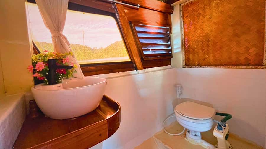 Krabi: Private Luxury Boat to Hong Islands Sunrise & Picnic - What is included, and what costs extra